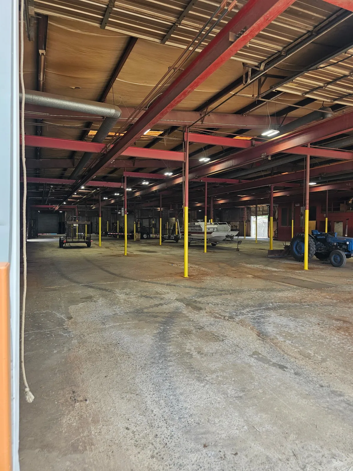 Warehouse bays with 15,000 lb rated steel beams